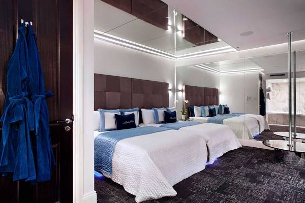 A Touch More Class (Sídney, Australia)