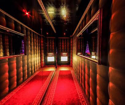 Bon Bon Bar - Tabledance Berlin - Striptease Club (Berlín, Alemania)