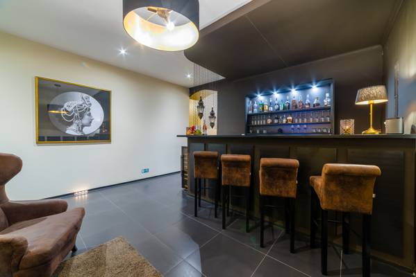 Erotické Masáže Matahari Salon (Praga, Chequia)