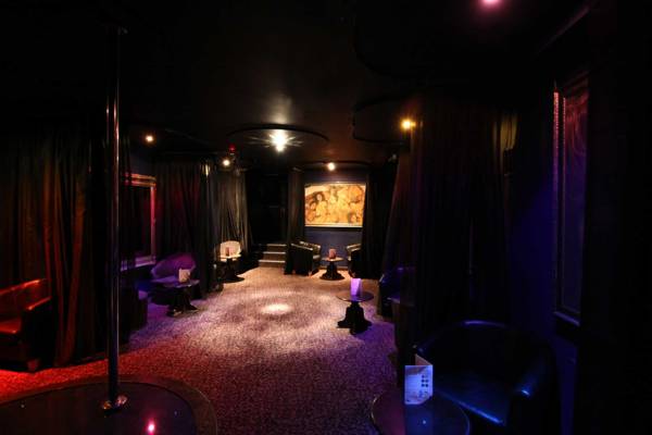 For Your Eyes Only (Cardiff, Reino Unido)