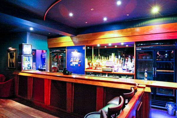 For Your Eyes Only (Cardiff, Reino Unido)