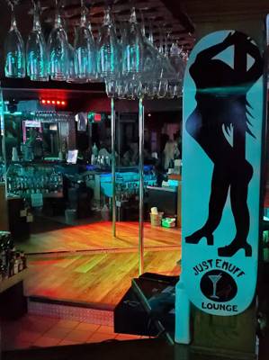 Just Enuff Lounge (King of Prussia, EE. UU.)