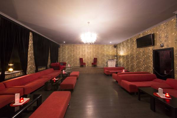 La Madame, Klub Jen Pro Ženy (Praga, Chequia)