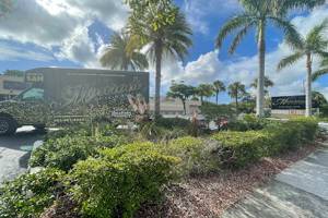 Monroe's Of Palm Beach