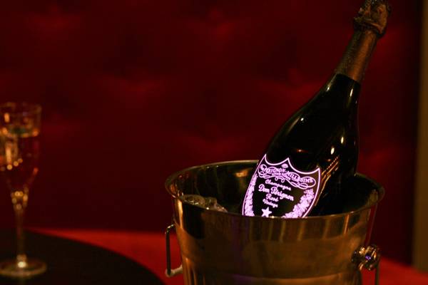 Red Lips Nachtclub, Bar Und Cabaret In Zürich (Zúrich, Suiza)