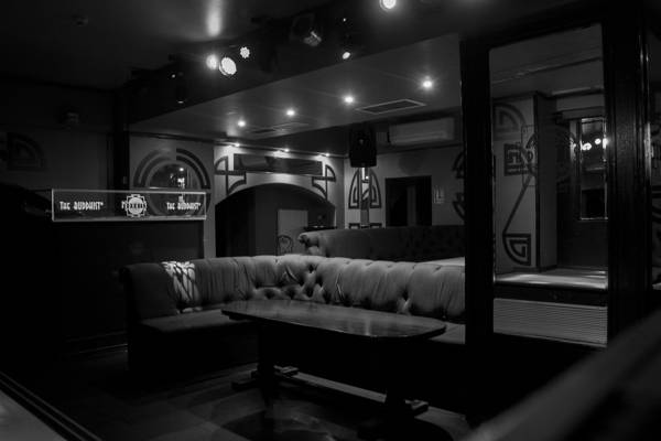 The Buddhist Striptease Club (Bucarest, Rumanía)