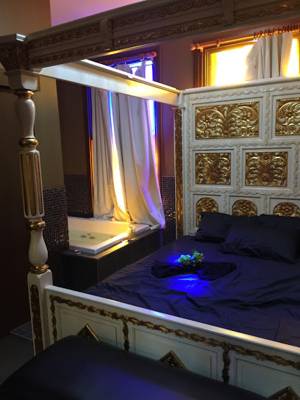 Wives Only (Sídney, Australia)